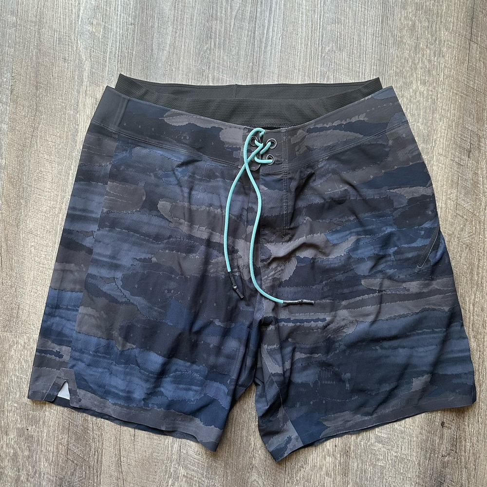 Lululemon‎ Athletica Compression Lined Athletic Shorts (Men's Size 38) Gray